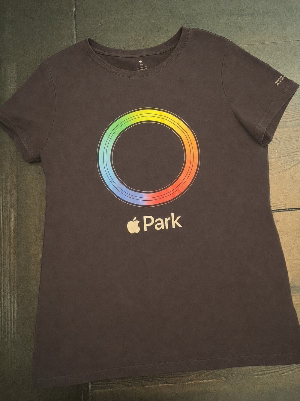 Apple Park Limited Edition T-Shirt Size Large Computer Shirt Womens Large